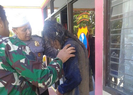 Tersangka yang diduga pencuri  ditangkap warga dan anggota Babinsa.