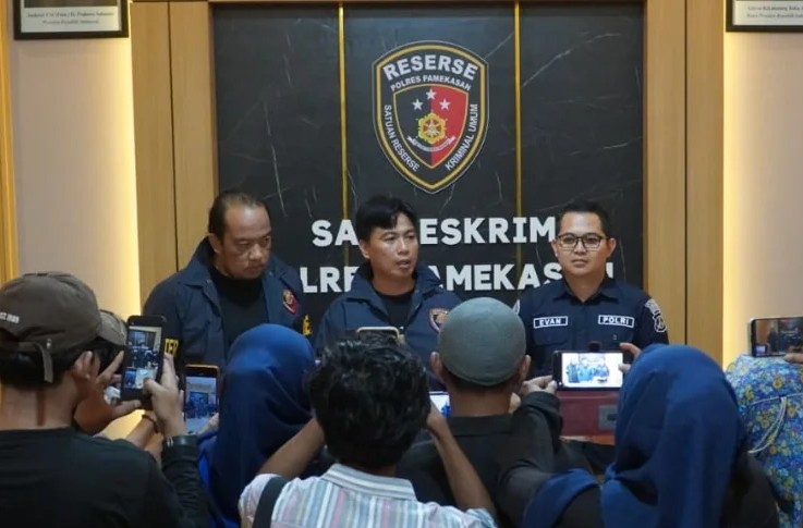 Konferensi pers ungkap kasus pencurian perhiasan yang digelar Polres Pamekasan