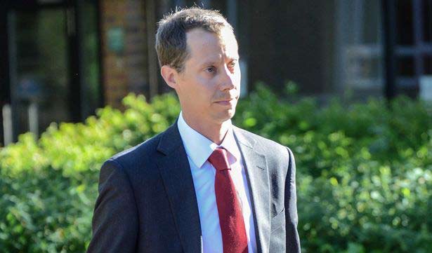 Kato Harris (37), seorang guyru di sekolahan swasta Isleworth Crown Court. foto: repro mirror.co.uk