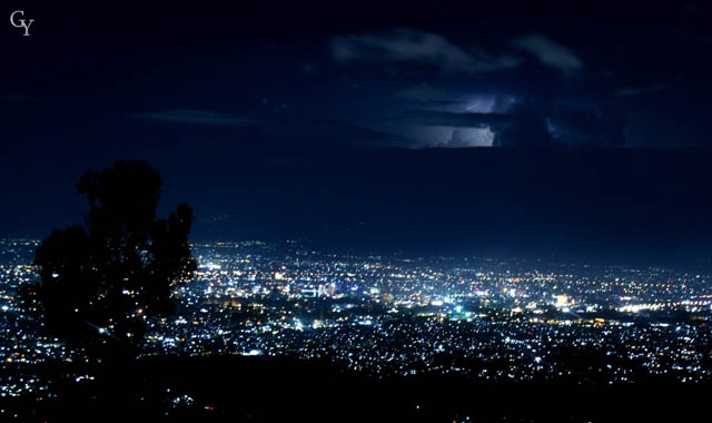Suasana malam di Bandung, Jawa Barat. Foto: Ist