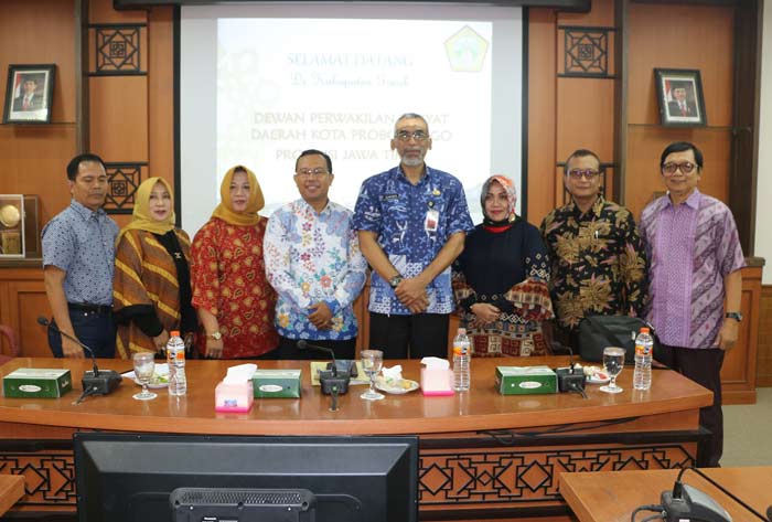 Asisten III Setda Gresik Darmawan bersama rombongan DPRD Probolinggo.