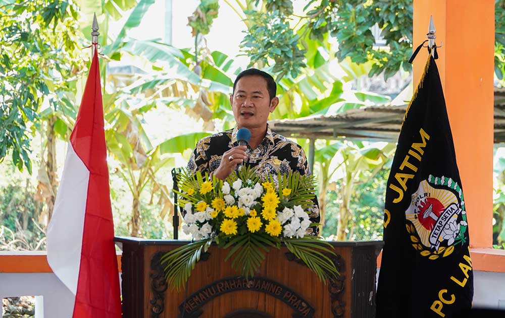 Bupati Lamongan Yuhronur Efendi memberikan sambutan saat menghadiri tasyakuran HUT ke-26 PP Polri & Dian Kemala Tahun 2025.