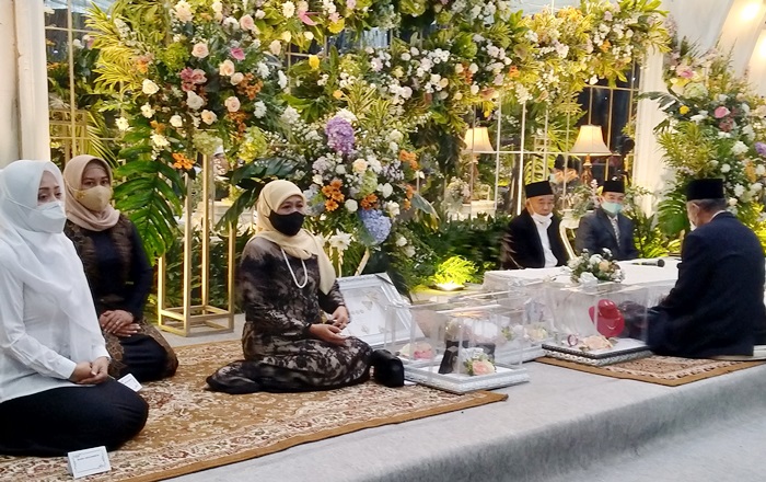 Dihadiri Gubernur dan Lima Kepala Daerah, Pernikahan Putri Kiai Asep Berlangsung Khidmat