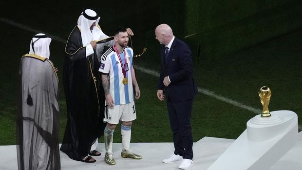 Jubah Bisht Lionel Messi Tuai Kontroversi. Foto: Ist