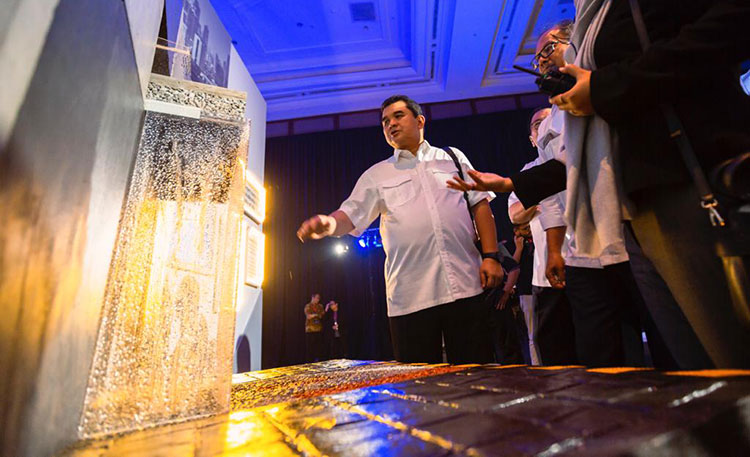Direktur Utama SIG Hendi Prio Santoso saat mengunjungi inovasi produk beton porous pada acara Corporate Rebranding 11 Februari 2020. (foto: ist)