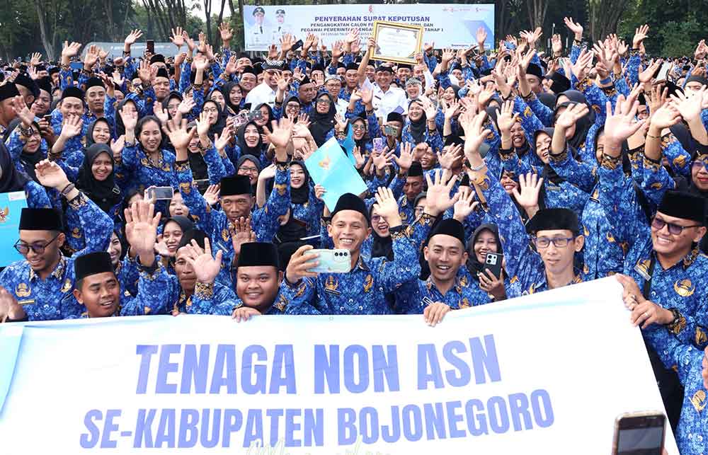 Penyerahan SK CPNS dan PPPK terhadap non-ASN di Kabupaten Bojonegoro, beberapa waktu lalu.