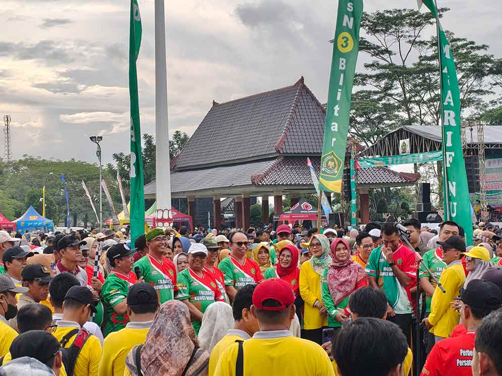 Jalan Sehat Hari Amal Bhakti (HAB) Kementerian Agama ke-80 di Blitar turut dihadiri oleh Bupati Blitar Rijanto. (Ist)