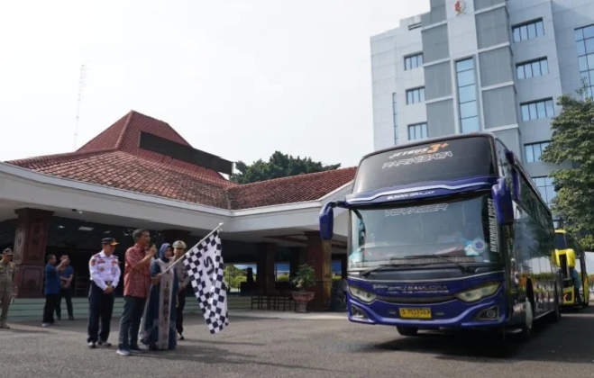 Lepas Rombongan Arus Balik Gratis, Bupati Bojonegoro Beri Pesan ini ke Warganya yang Merantau