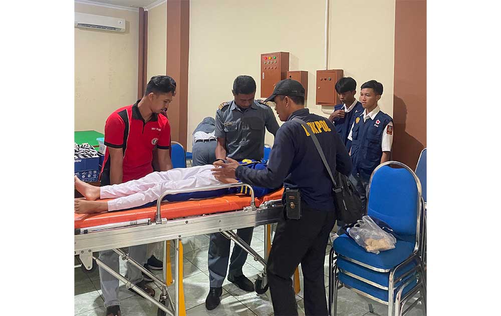 Peserta lomba yang sakit mendapat pertolongan dari Dokkes Polres Madiun Kota.