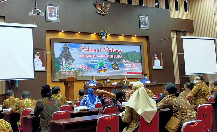 Audiensi di Kantor Pemkab Blitar di Kanigoro, Kamis (25/3/2021). (foto: ist)