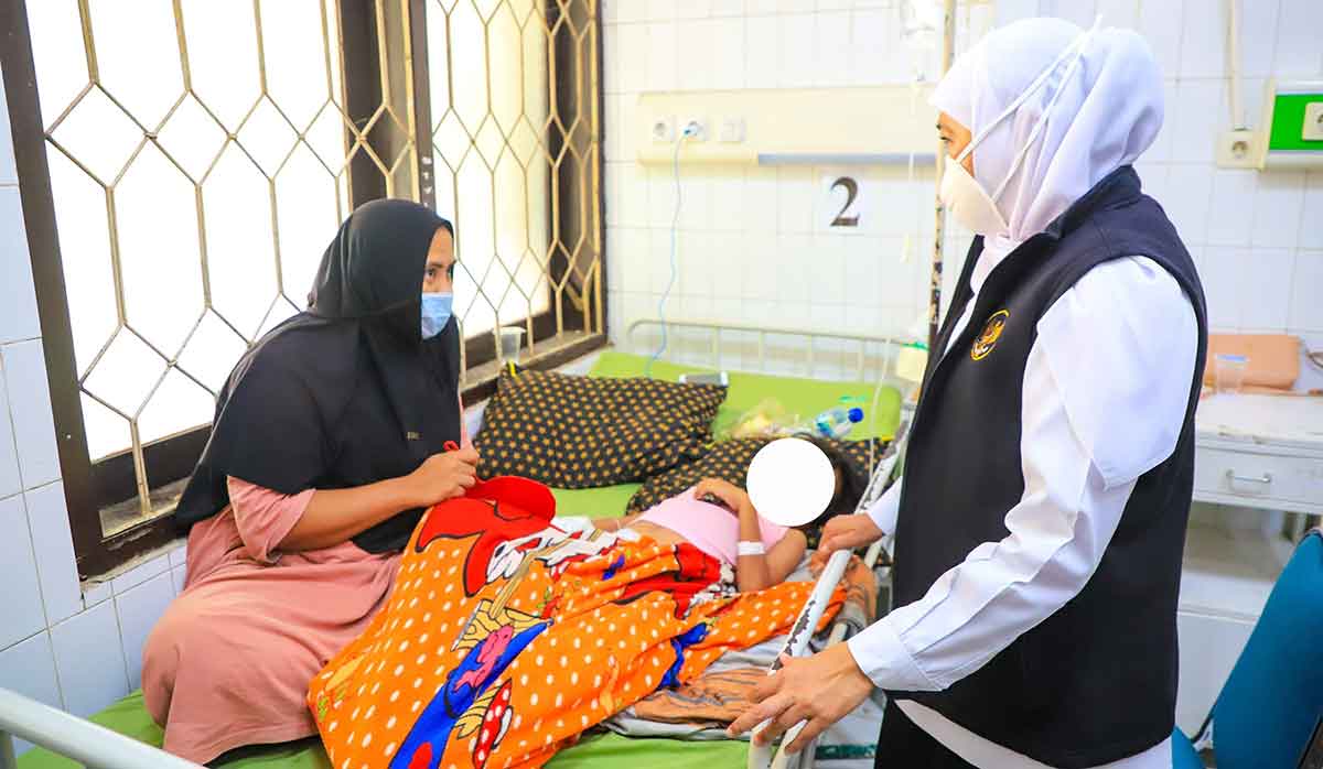 Gubernur Khofifah Tinjau Langsung KLB Campak di Sumenep, Vaksinasi Massal Dimulai 25 Agustus
