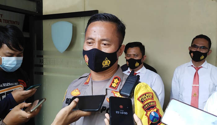 Warga Luar Mulai Tampak Berkeliaran, Polisi Terus Bersiaga di Kampung Miliarder Tuban