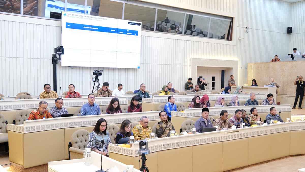 Menteri ATR/BPN dalam rapat kerja bersama Komisi II DPR RI.