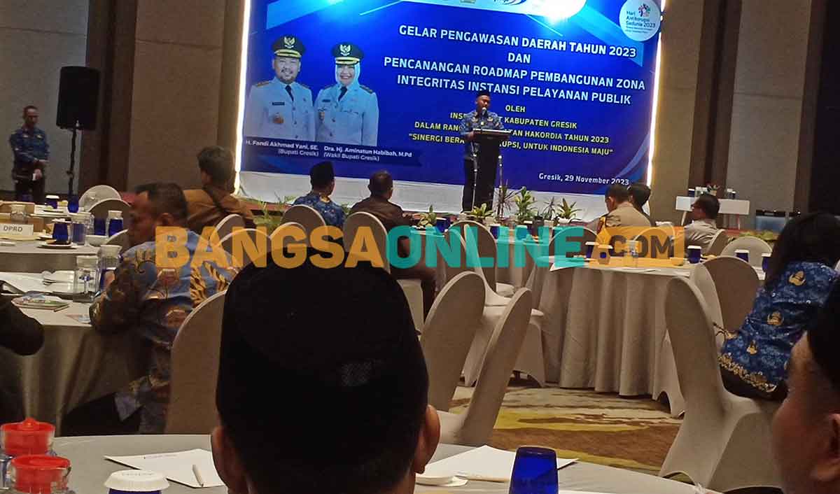 Bupati Gresik, Fandi Akhmad Yani, saat memberi sambutan dalam Gelar Pengawasan Daerah Tahun 2023 dan Pencanangan Roadmap Pembangunan Zona Integritas Instansi Pelayanan Publik. Foto: SYUHUD/BANGSAONLINE