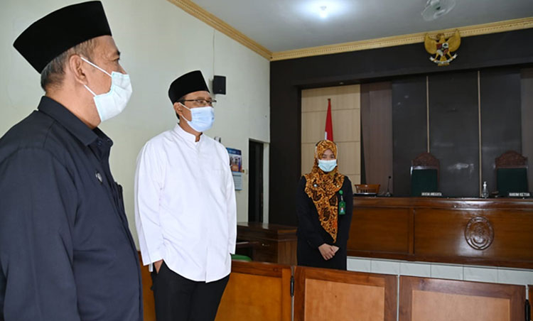 Wali Kota Pasuruan Saifullah Yusuf (Gus Ipul) melakukan kunjungan kerja ke Pengadilan Agama (PA) Pasuruan, Rabu (21/4/2021). (foto: ARDIANZAH/ BANGSAONLINE)