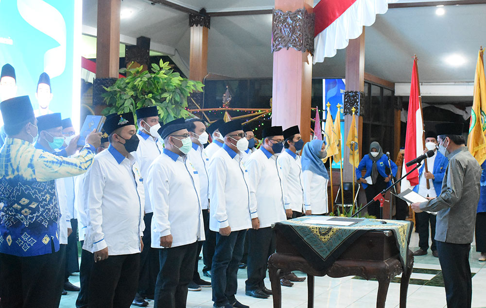 Prosesi pelantikan IKA-PMII Situbondo Masa Khidmat 2021-2026 di Pendopo Kabupaten. foto: MURSIDI/ BANGSAONLINE