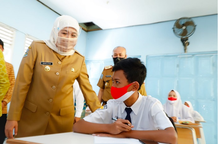 Hari Kelima Pengambilan PPBD SMA/SMK Jatim, Khofifah: Sangat Lancar dan Stabil