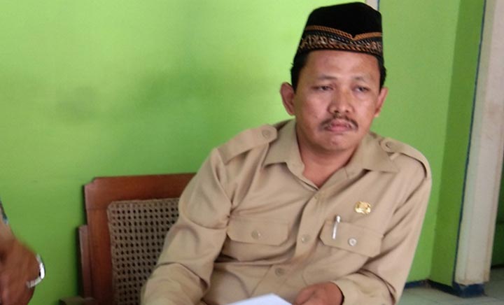 Kepala KUA Kecamatan Bagor Mashuri saat dimintai keterangan. foto: BAMBANG/ BANGSAONLINE