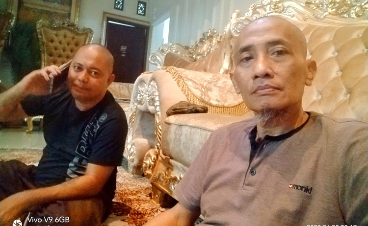 Suryono Pane, S.H., M.Hum. bersama wartawan BANGSAONLINE.com, Supardi.
