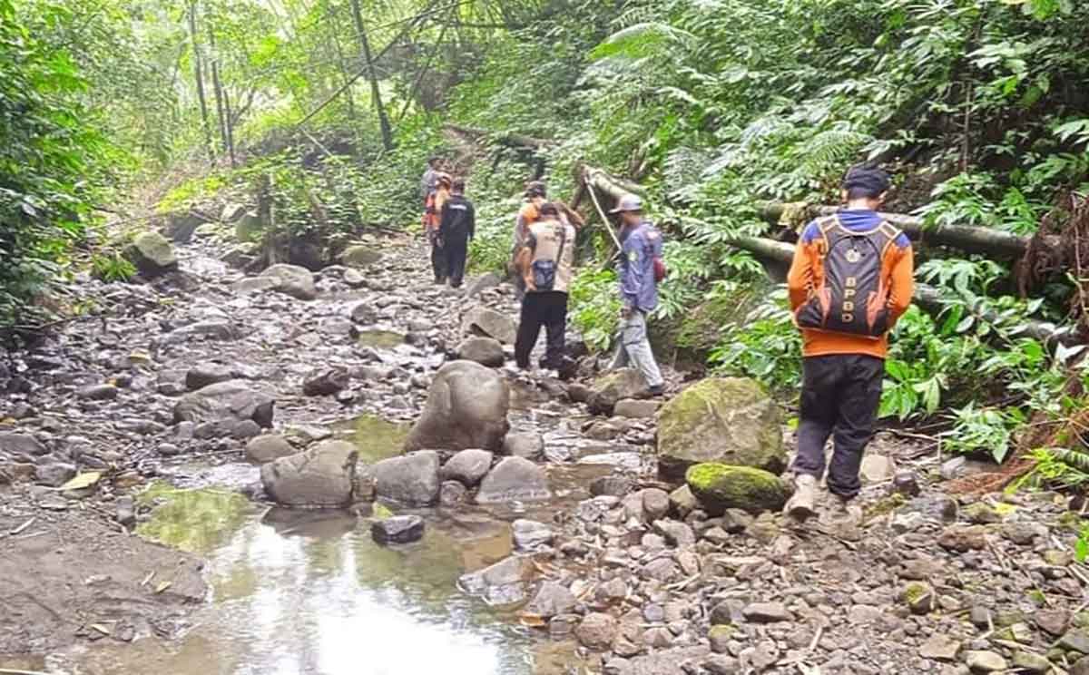 Tim Gabungan saat melakukan pencarian Muhadi. Foto: Ist
