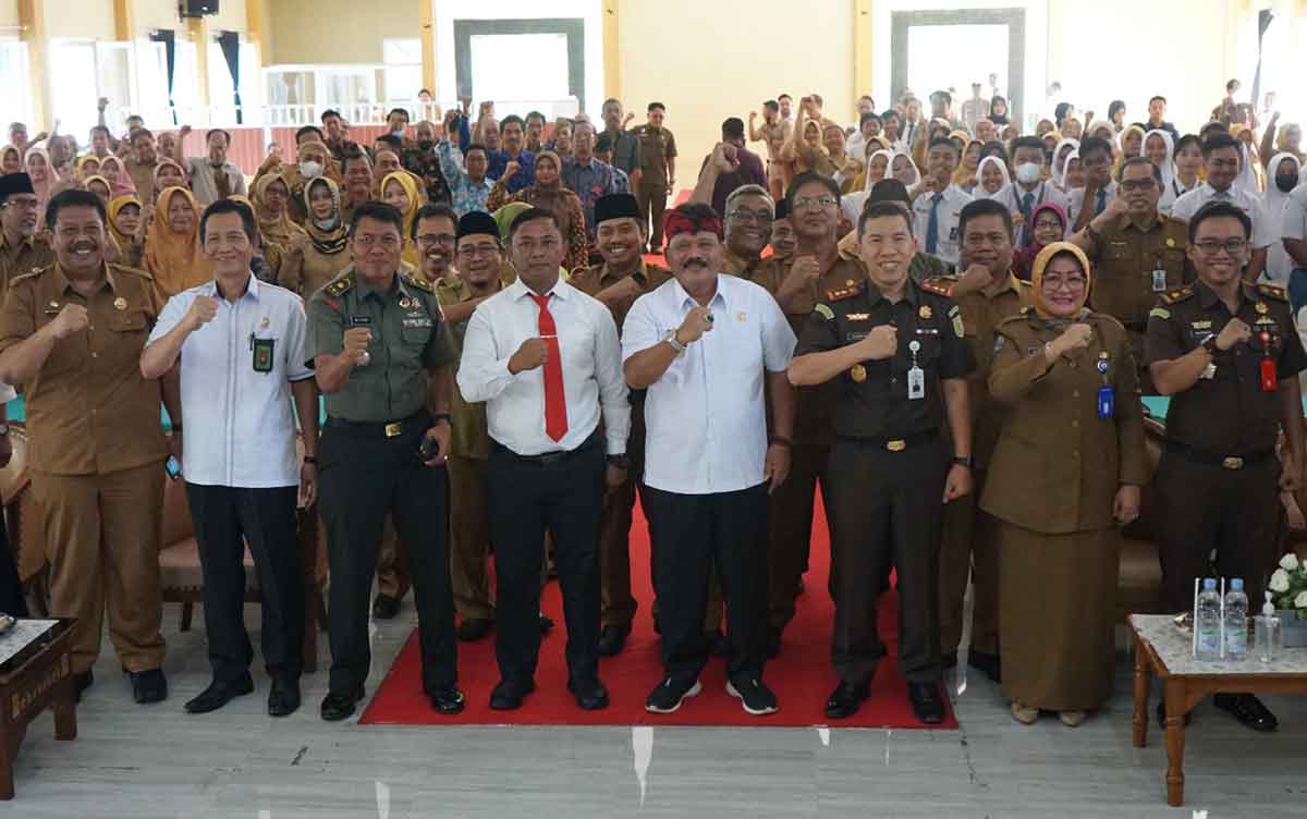 Foto bersama saat Seminar Ilmiah Pelajar yang digelar Kejari Nganjuk dalam rangka memperingati Hari Bhakti Adhyaksa ke-63.