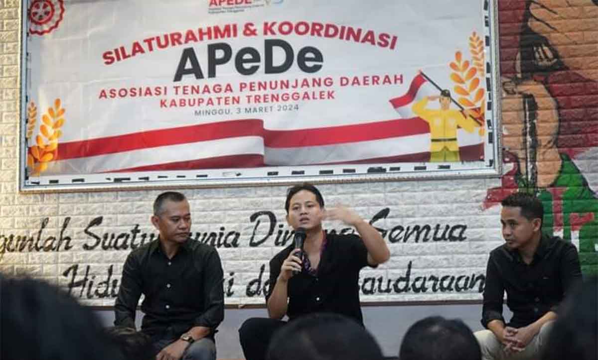 Bupati Trenggalek, Mochamad Nur Arifin (tengah), saat memberi sambutan.