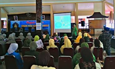 Kadis Pendidikan memberikan pengarahan kepada pengurus PAUD. foto: sugianto/BANGSAONLINE