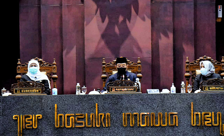 Bahas Raperda Keperawatan, Gubernur Khofifah Sebut Perawat Backbone Layanan Kesehatan Masa Pandemi