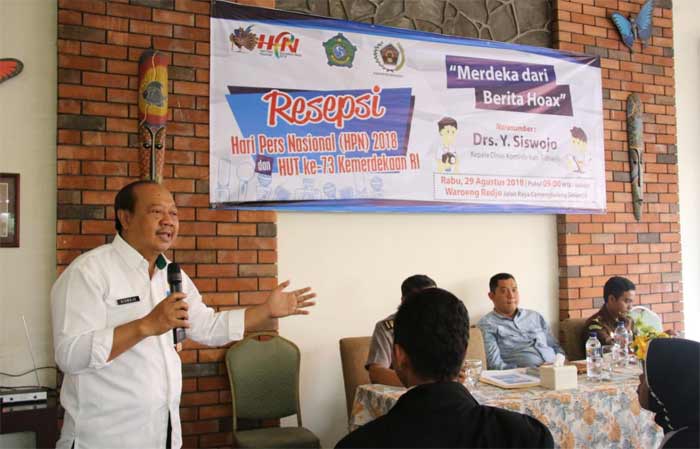 DISKUSI: Kadis Kominfo Y Siswojo saat memberikan paparan dalam Resepsi HPN 2018 "Merdeka dari Berita Hoax", di RM Waroeng Redjo, Rabu (29/8). foto: ist