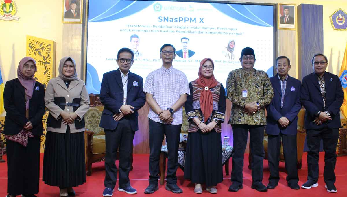 Para narasumber dalam seminar nasional yang digelar Unirow Tuban.
