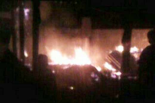 Kondisi lapak saat terbakar. foto: zainal abidin/BANGSAONLINE
