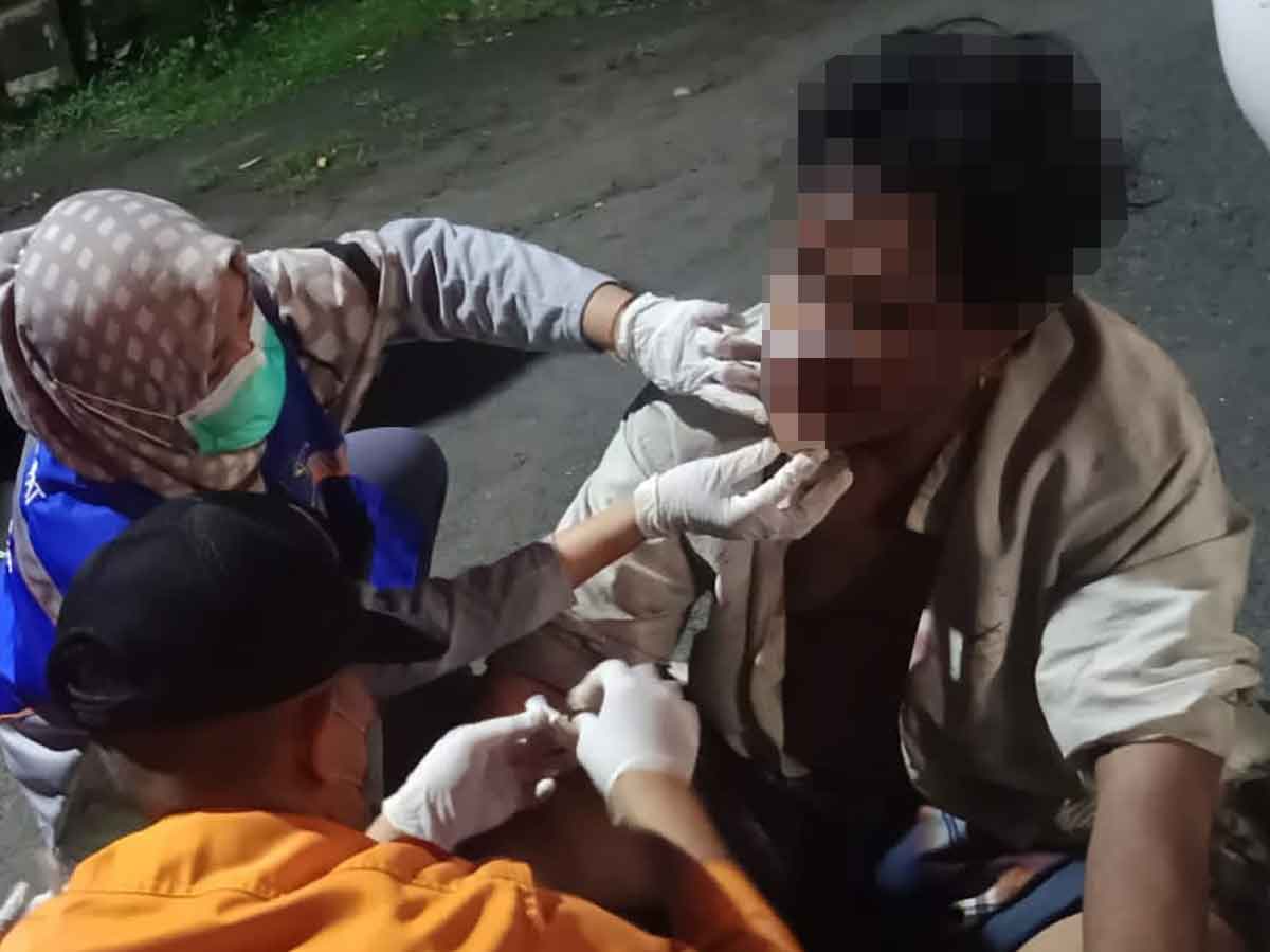 Korban bernama Eko menjadi korban salah tangkap dan korban pencurian motor di Surabaya, Minggu (15/1/2023)