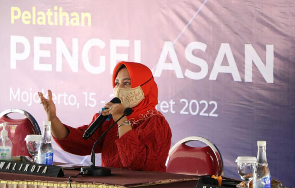 Wali Kota Mojokerto Ika Puspitasari saat mengunjungi dan memberikan pengarahan kepada peserta.