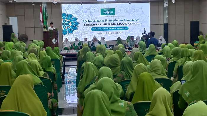 Wakil Bupati Mojokerto Muhammad Al Barra saat memberiksan sambutan dalam acara pelantikan pengurus ranting Muslimat NU se-Kabupaten Mojokerto.