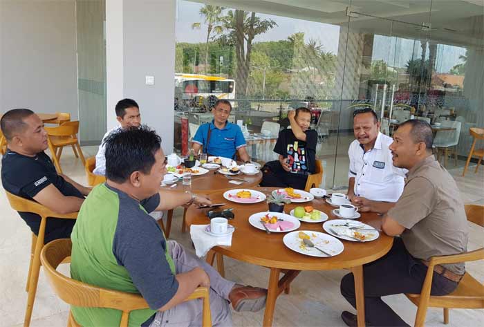 Tim Kuasa Hukum Bupati Pasuruan Terpilih Irsyad Yusuf, saat melakukan klarifikasi.