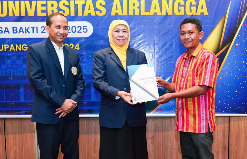 Khofifah Indar Parawansa saat pelantikan PW Ika Unair NTT (dok. Ist)