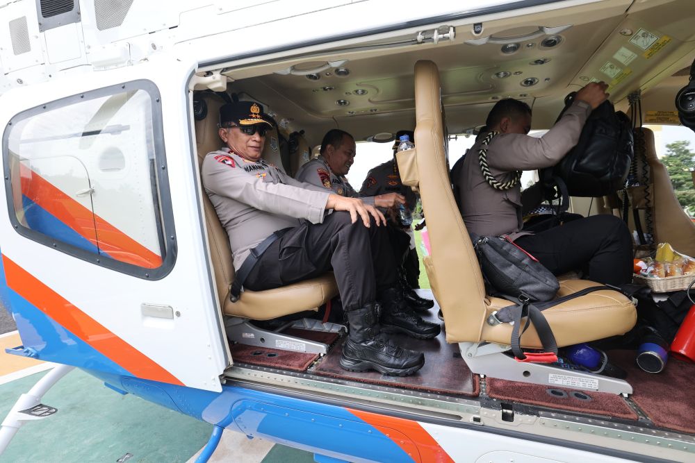 Kapolda Jatim saat patroli udara dalam KRYD pascaoperasi Ketupat Semeru