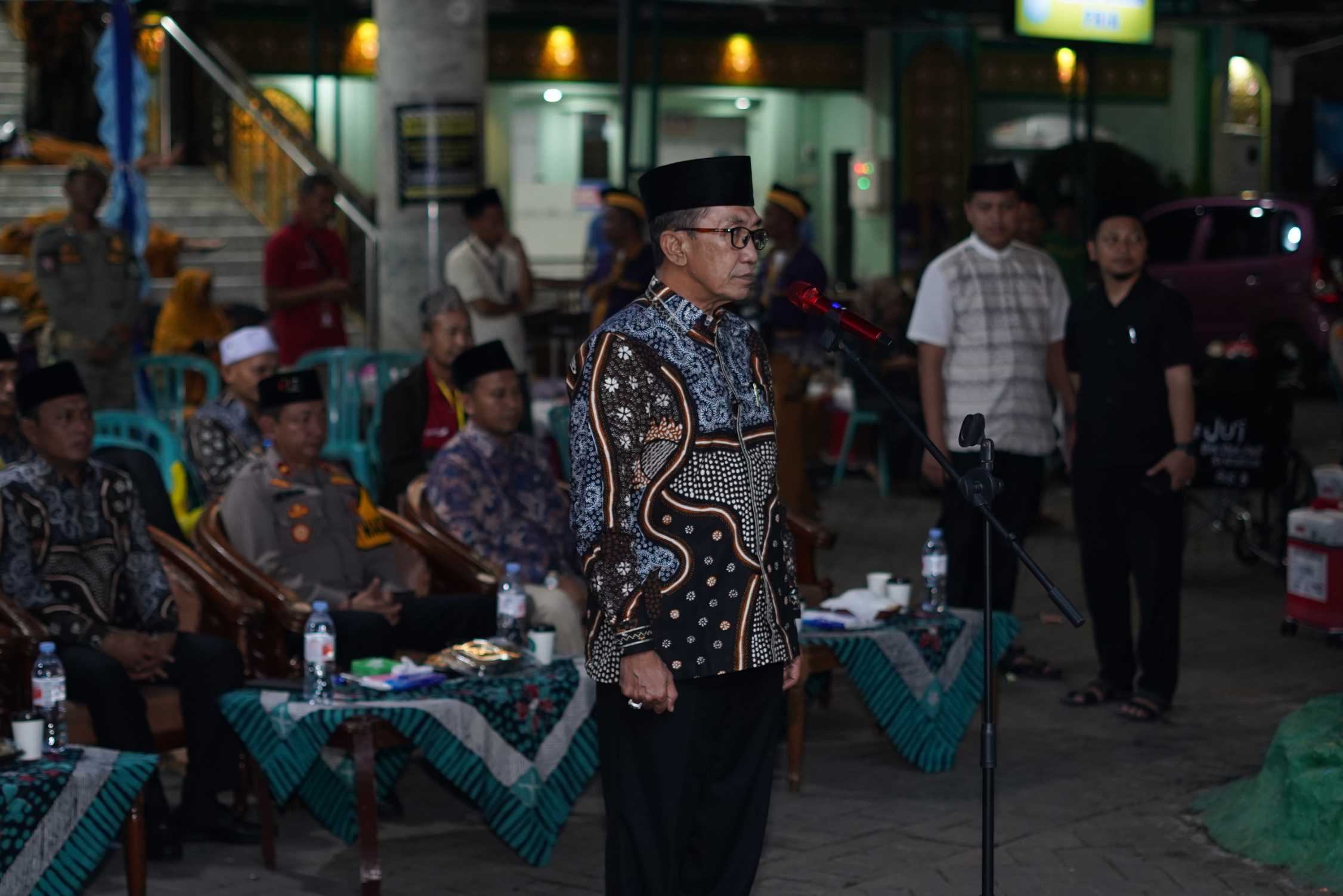 Bupati Pamekasan Ingatkan soal Kesehatan saat Lepas Keberangkatan Jemaah Calon Haji