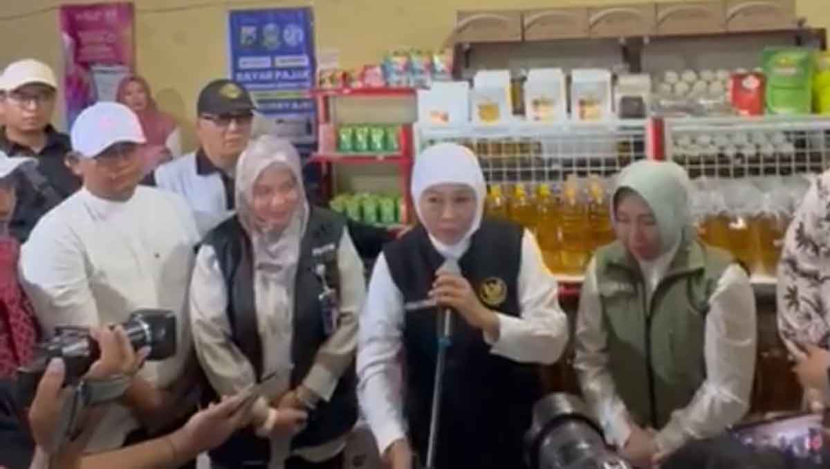 Gubernur Khofifah saat meninjau Koperasi Merah Putih di Kota Mojokerto.