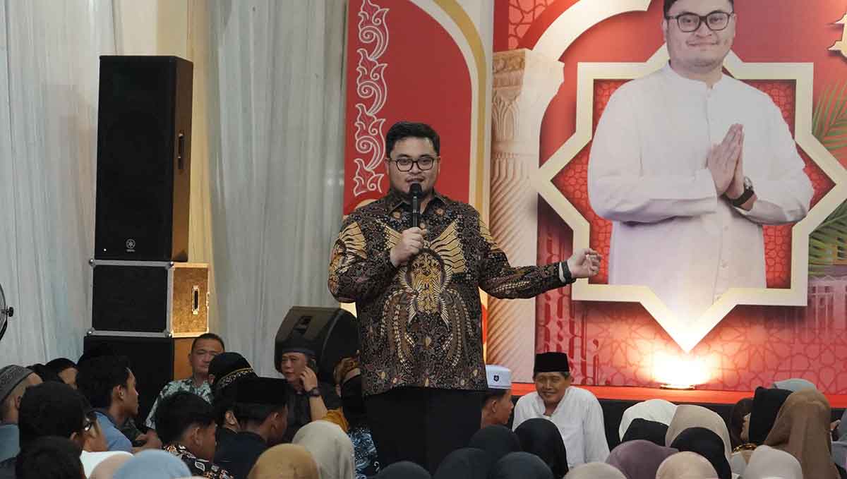 Bupati Kediri, Hanindhito Himawan Pramana, saat memberi motivasi ke siswa SMA Dharma Wanita 1 Pare Boarding School. Foto: Ist