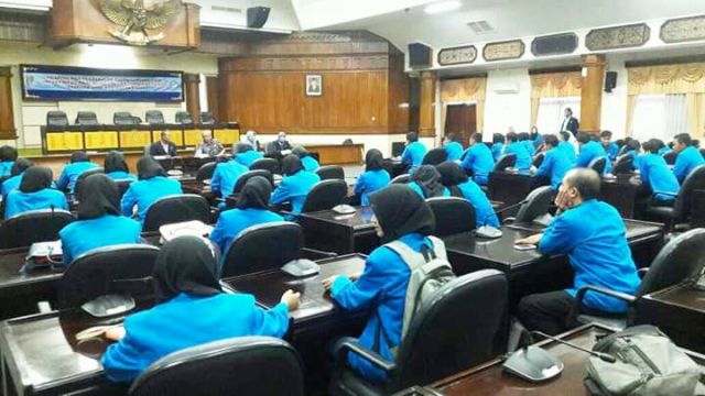 Public hearing di gedung paripurna DPRD Tuban.