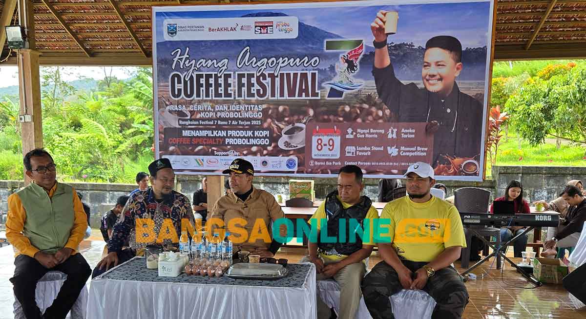 Bupati Probolinggo saat membuka Festival Kopi Argopuro. Foto: ANDI SIRAJUDIN/BANGSAONLINE