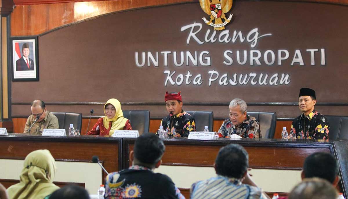 Wali Kota Pasuruan saat pemaparan.