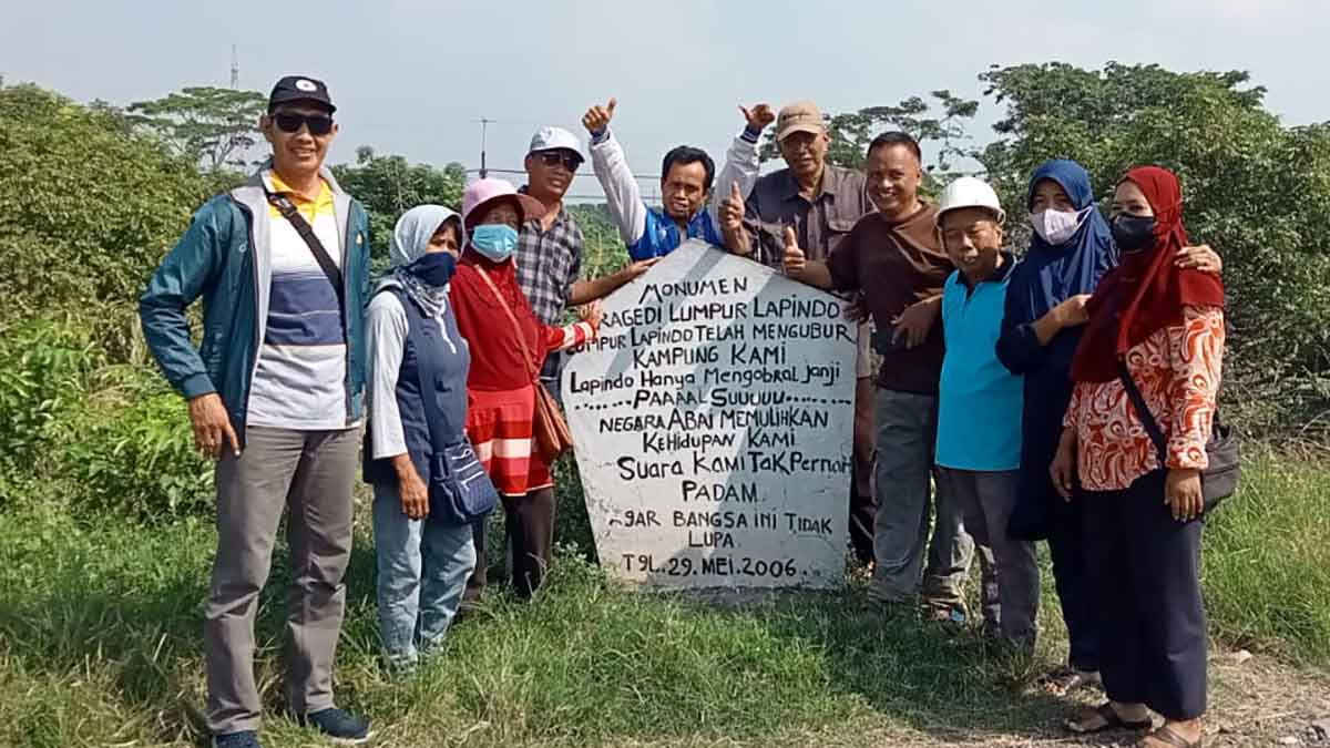 GPKLL atau Gabungan Pengusaha Korban Lumpur Lapindo menggelar doa bersama di tanggul titik 21, Kelurahan Siring, Kecamatan Porong, Sidoarjo.