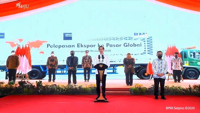 Pelepasan Ekspor dari Indonesia ke Pasar Global dipimpin langsung oleh Presiden RI Joko Widodo secara virtual, Jumat (4/12/2020). Acara yang dihadiri Menteri Perdagangan Agus Suparmanto, Gubernur Jawa Timur Khofifah Indar Parawansa, dan Bupati Lamongan M Fadli ini berpusat di PT Bumi Menara Internusa, Lamongan Jawa Timur. foto: ist/ bangsaonline.com