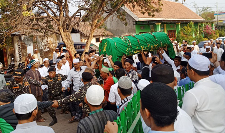 Jenazah almarhum KH. Fuadi Sya