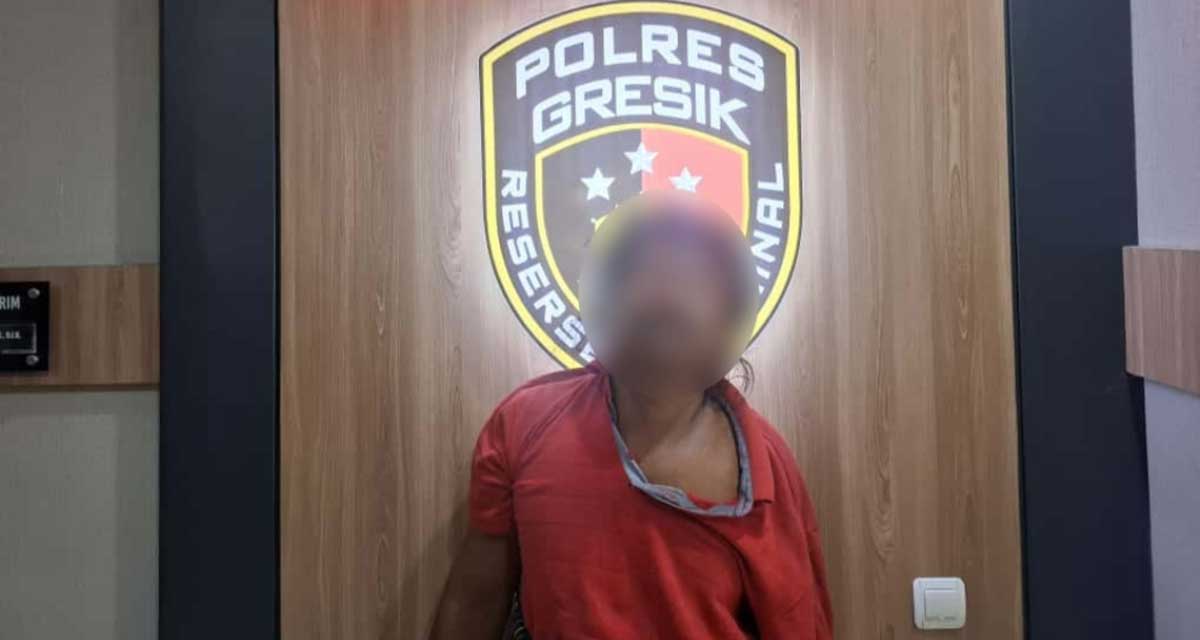 Pelaku perampokan SPBU 5461123 Damarasih saat diamankan di Mapolres Gresik. Foto: Ist