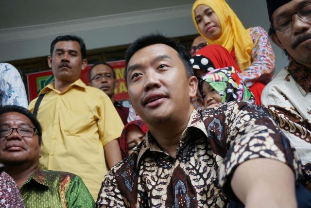 Menpora Imam Nahrawi saat ditemui di Desa Plandi, Kecamatan/Kabupaten Jombang, Minggu (20/11). foto: RONY S/ BANGSAONLINE