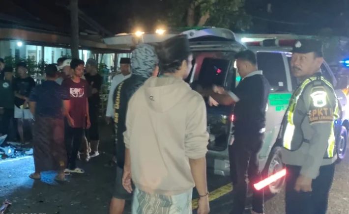 Anggota Satlantas Polres Pamekasan tiba di lokasi kecelakaan