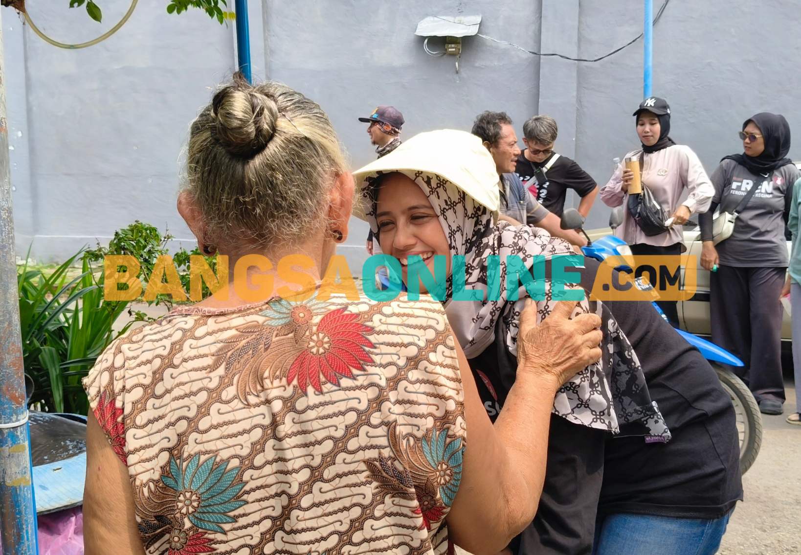 Blusukan ke Pusat Kuliner Soto Ayam Tamanan, Bunda Fey Hadirkan Baksos Cek Kesehatan Gratis